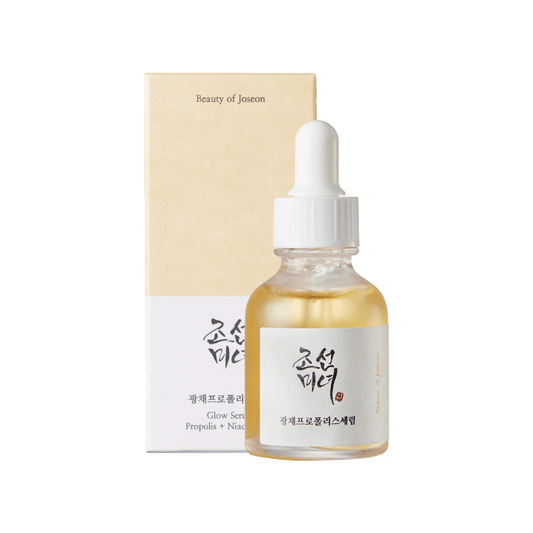 Imagem de Beauty of Joseon Glow Serum: Propolis + Niacinamide, um sérum vegano e cruelty-free que combina extrato de própolis e niacinamida para hidratação intensa e iluminação da pele. Ideal para todos os tipos de pele, este produto ajuda a melhorar a textura e a uniformidade do tom da pele, proporcionando um brilho saudável.