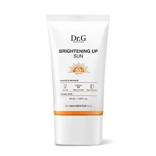 Imagem de Dr.G Brightening Up Sun, com proteção solar FPS 50+ e fórmula clareadora, ideal para proteger a pele contra os danos do sol enquanto uniformiza o tom da pele. Produto com ingredientes clareadores como vitamina C, promovendo luminosidade e prevenção de manchas escuras. Ideal para uso diário.