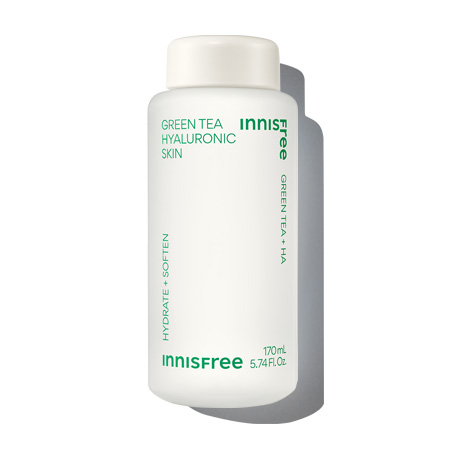 Imagem do Innisfree Green Tea Hyaluronic Skin, formulado com chá verde e ácido hialurônico, que tonifica e hidrata profundamente. Ideal para todos os tipos de pele, proporcionando frescor e equilíbrio, deixando a pele suave e revigorada. Um tônico essencial para uma pele saudável e radiante.