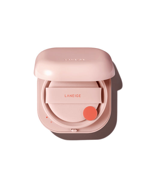 Imagem do LANEIGE New Neo Cushion Glow, que proporciona cobertura luminosa e natural com hidratação duradoura. Ideal para todos os tipos de pele, este cushion oferece proteção UV e um acabamento radiante, deixando a pele uniforme e com brilho saudável ao longo do dia.