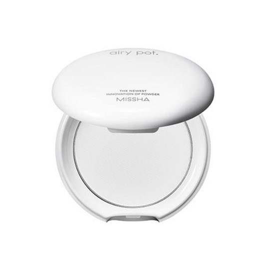 Imagem do MISSHA Airy Pressed Powder Pact, um pó compacto leve que controla a oleosidade e proporciona um acabamento matte natural. Ideal para peles oleosas e mistas, deixando a pele suave, sem brilho e com aparência fresca durante o dia todo.