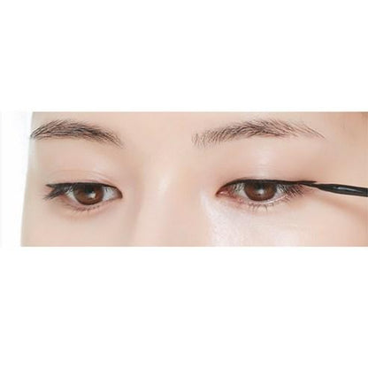 Imagem do MISSHA Liquid Sharp Liner, projetado para oferecer um delineado preciso e intenso com fórmula de longa duração. Ideal para todos os tipos de pele, esse delineador líquido cria linhas nítidas e duradouras, proporcionando definição impecável para um olhar marcante e sofisticado.