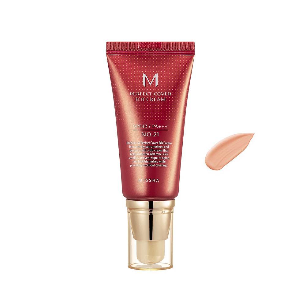 Imagem do MISSHA M Perfect Cover BB Cream, que combina cobertura natural com hidratação e proteção UV. Ideal para todos os tipos de pele, este BB cream uniformiza o tom da pele, disfarça imperfeições e oferece um acabamento suave e luminoso, perfeito para uso diário com proteção solar.