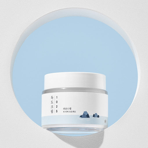 Imagem do Round Lab 1025 Dokdo Cream, formulado para oferecer hidratação profunda e prolongada, ajudando a manter o equilíbrio da pele e proporcionando uma textura suave e macia. Ideal para todos os tipos de pele, promovendo frescor e hidratação sem deixar sensação oleosa.