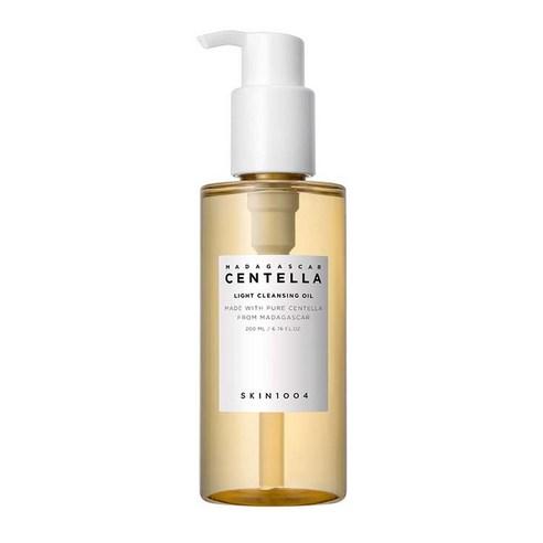 Imagem do SKIN1004 Madagascar Centella Light Cleansing Oil, formulado com centella asiática de Madagascar, que remove suavemente maquiagem e impurezas enquanto acalma a pele. Ideal para todos os tipos de pele, proporcionando uma limpeza eficaz sem deixar sensação oleosa.