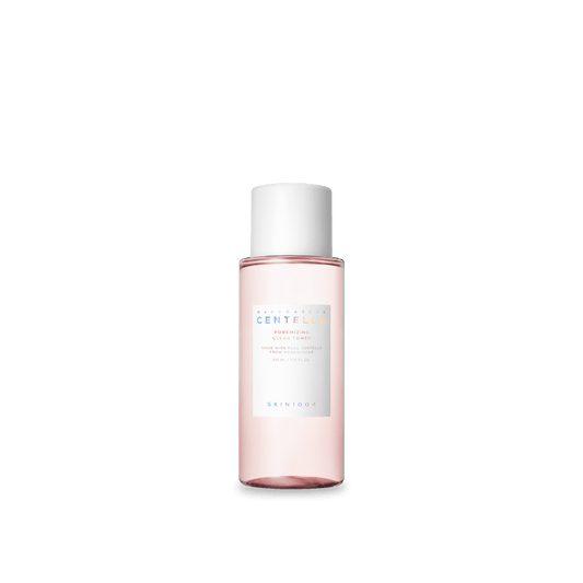 Imagem do SKIN1004 Poremizing Clear Toner, que ajuda a refinar os poros e controlar a oleosidade, deixando a pele fresca e purificada. Ideal para peles oleosas e mistas, promovendo uma pele mais equilibrada e com menos brilho ao longo do dia.