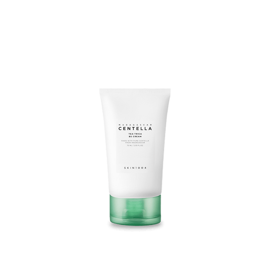 Imagem do SKIN1004 Tea-Trica B5 Cream, formulado com tea tree e vitamina B5, que acalma e repara a pele irritada enquanto oferece hidratação intensa e alívio imediato. Ideal para peles sensíveis ou com tendência a irritações, promovendo uma pele saudável e equilibrada.