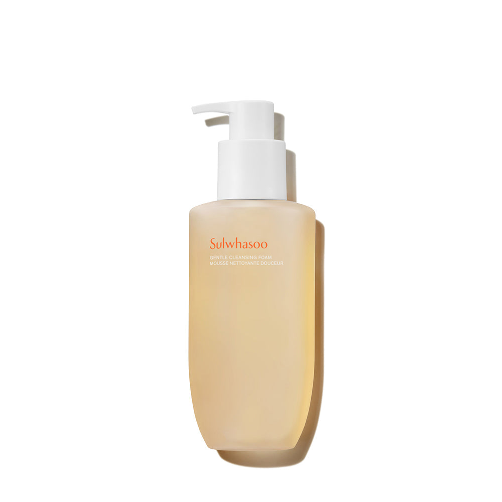 Imagem do Sulwhasoo Gentle Cleansing Foam, que proporciona uma limpeza suave enquanto hidrata a pele, removendo impurezas sem causar ressecamento. Ideal para todos os tipos de pele, promovendo uma sensação de frescor e equilíbrio após cada uso.